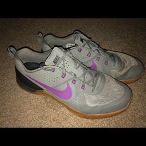 Nike Metcon 1 (tumbled grey/vivid purple, size 12)
